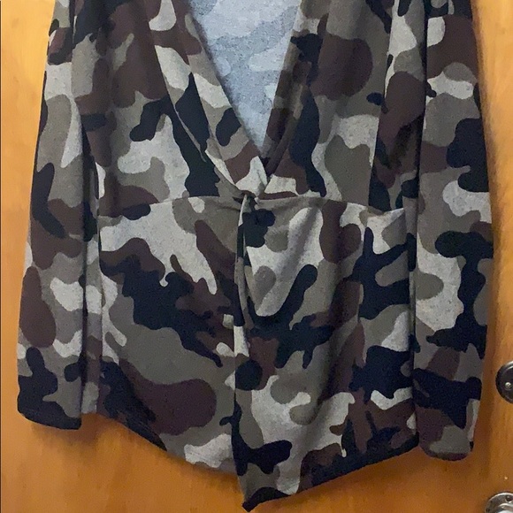 white birch Tops - FINAL DISCOUNT GETTING RID OF 5 days never worn